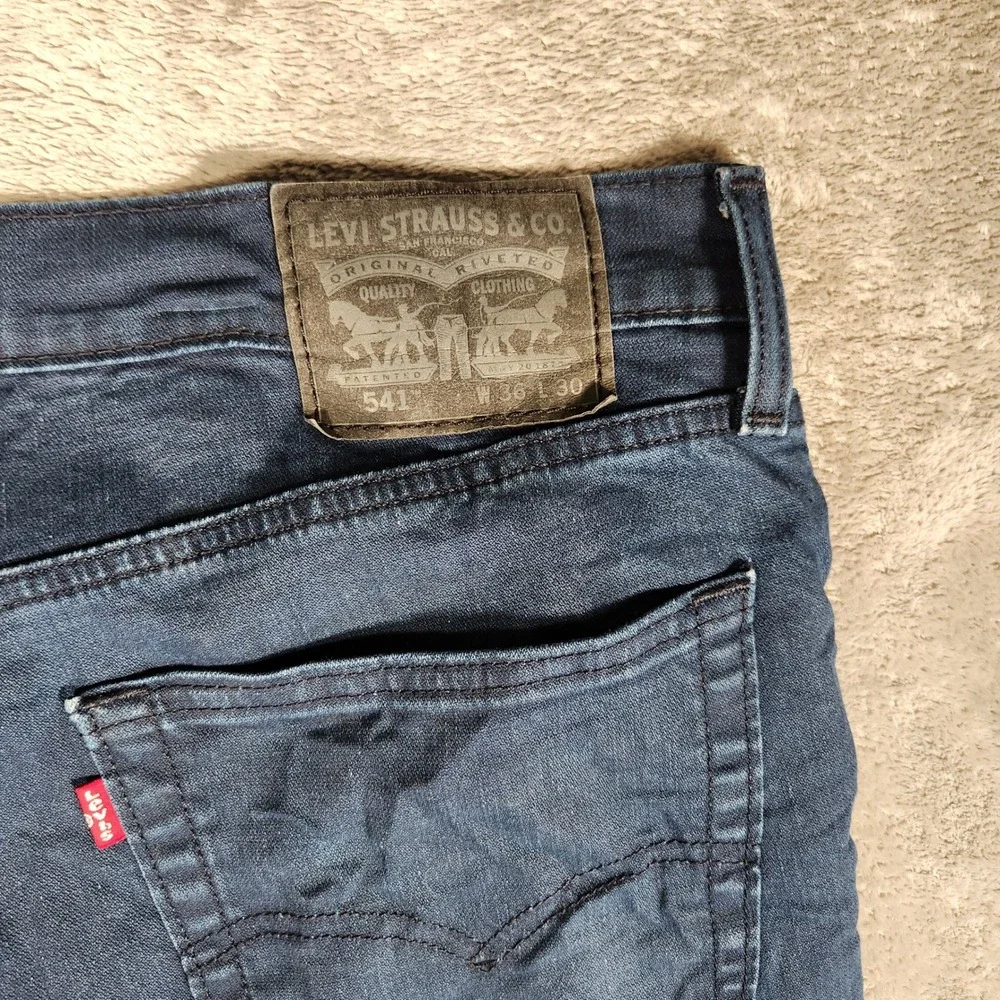 Levi's 541 Athletic Taper Jeans Mens 36x30 Dark Blue Indigo Excellent Stretch